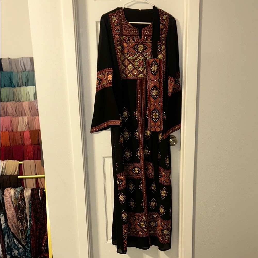 Elegant Black and Red Embroidered Dress Thobe